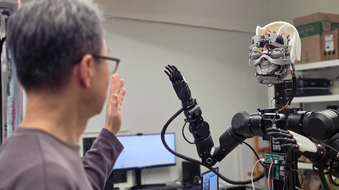 Physical AI VLA 작품 이미지